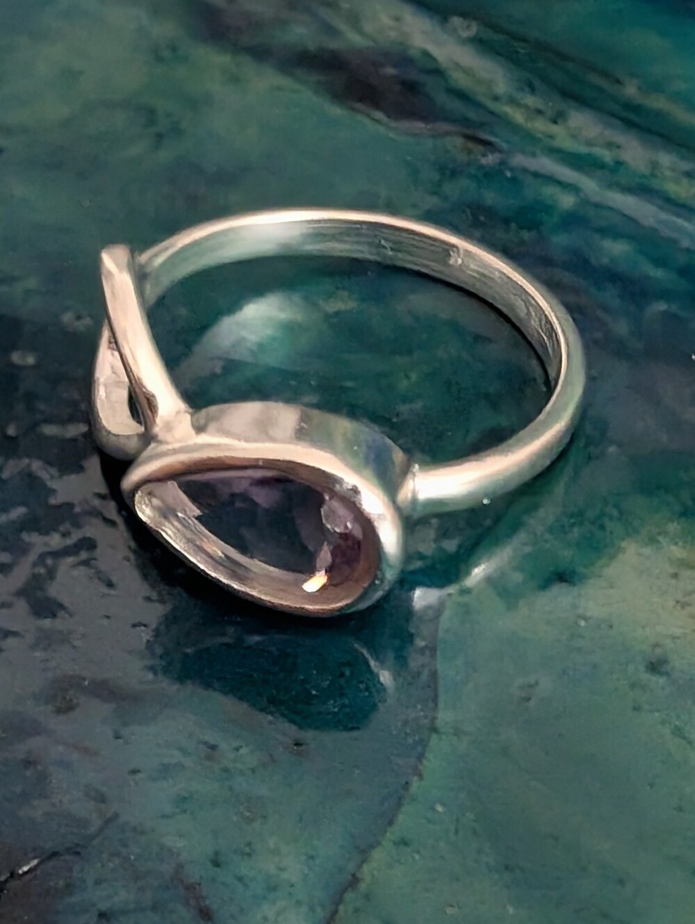 🆕 Sterling Silver Infinity Ring with Purple Amethyst Teardrop Stone Size 7 - Picture 8 of 10